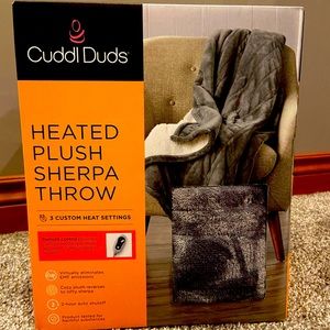 Cuddl Duds Heated Plush Sherpa Throw.